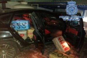 Una avalancha de vecinos impide a la policía la detención de un narco