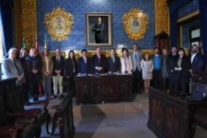 Diputados de Corea del Sur visitan el puerto y la ciudad en su viaje desde Seúl