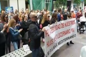 Padres del CEIP Mediterráneo piden el arreglo del lucernario (Video)