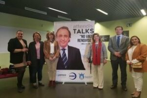 Miembros del equipo de Gobierno participan en la conferencia organizada por los colegios del Grupo Attendis