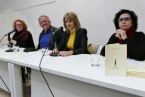 Presentado Iris", el nuevo libro de poesías de Paloma Fernández Gomá