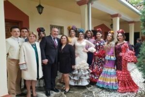 Algeciras respalda la labor de la Asociación contra el Cáncer en su desfile benéfico de moda flamenca