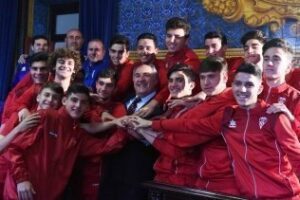 El recién ascendido conjunto cadete del Algeciras CF es recibido por Landaluce