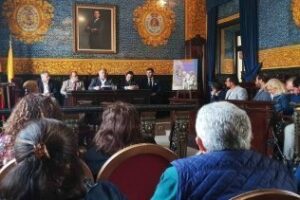 José María García Vera firma en Algeciras el cartel anunciador de la próxima Romería del Rocío