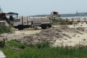 Verdemar denuncia un vertido de aguas fecales desde un colector a la playa de Los Lances