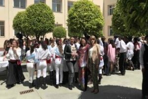 Ruiz y Pintor visitan en el IES Kursaal la exposición de historia Encuentro entre Culturas