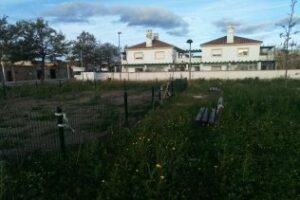 Izquierda Unida lamenta el mal estado en el que se encuentra el parque infantil de El Rinconcillo