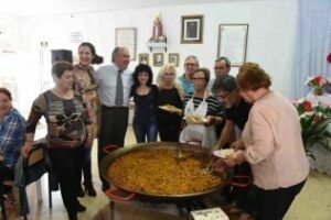 El equipo de Gobierno municipal asiste a una convivencia con la asociación de mayores La Unión