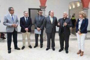 Alcalde y obispo clausuran la exposición diocesana Herederos de una larga historia de Fe