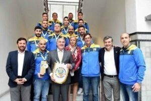 El Ayuntamiento hace una recepción oficial al equipo de waterpolo senior, campeón de Primera Andaluza