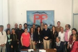 Sanz presenta a María González como candidata a la alcaldía de Tarifa