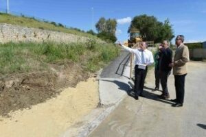 Arrancan las obras para la construcción de dos tramos de acerado en la barriada de La Granja
