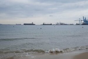 El Ayuntamiento culmina el balizamiento de las playas de El Rinconcillo y Getares