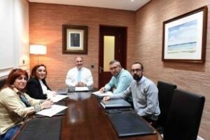 Landaluce mantiene un encuentro con la asociación de vecinos de la barriada de El Cobre