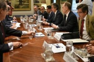 De la Serna se compromete con los empresarios a visitar la Comarca para abordar la Algeciras-Bobadilla