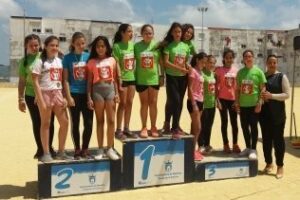 Entregan los premios a los ganadores de la olimpiada escolar benéfica del colegio Adalides