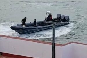 Un grupo de narcos actúa esta mañana a plena luz del día en la playa de Puente Mayorga