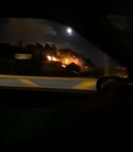 Incendio en el exterior del Bahía Park