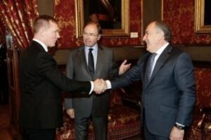 García-Escudero y Landaluce se reúnen en el Senado con el diputado del Reino Unido Chris Bryant