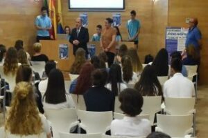 Landaluce comparte con los estudiantes el VI Certamen de Jóvenes Investigadores Ciudad de Algeciras