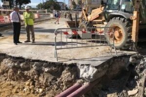 Las obras de la Acera de la Marina acometen la renovación de las redes de abastecimiento