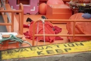 Recuperan el cuerpo sin vida de un inmigrante entre las ocho pateras rescatadas esta mañana en el Estrecho