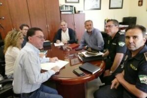 El Ayuntamiento se reúne con la CTM y el sector del taxi para fijar el transporte público en Feria
