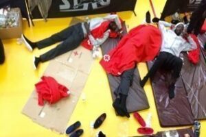 Piden voluntarios para dar respuesta a las necesidades básicas de los inmigrantes del polideportivo