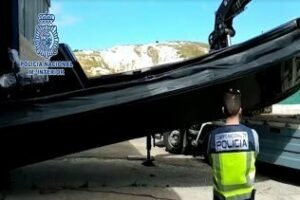 Intervenidas dos embarcaciones y tres motores fuera borda utilizados para el transporte de hachís