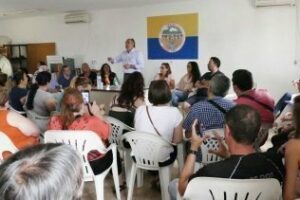 Encuentro informativo con los vecinos de la Piñera de cara al plan de actuación en las viviendas mediante fondos ITI