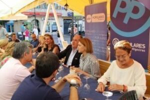 Dolores de Cospedal visita Algeciras, donde hace campaña de su candidatura a presidir el PP