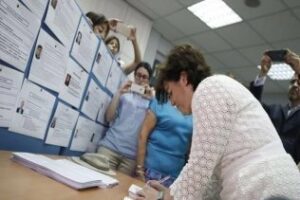 Santamaría que se impone a Casado en la primera vuelta de las primarias del PP en el campo de Gibraltar