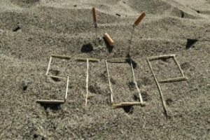 Verdemar Ecologistas en Acción emprenden la guerra contra las colillas y sus efectos nocivos en el medio ambiente