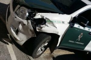 Una patrulla de la Guardia Civil vuelve a ser embestida por un vehículo de los narcos en Tarifa