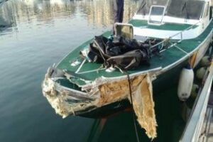 Una narcolancha embiste a una patrullera de la Guardia Civil en una persecución en el Estrecho