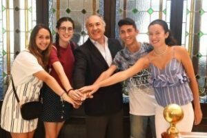 Landaluce recibe a jóvenes músicos locales que actuarán en un festival internacional en China