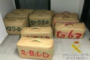 La Guardia Civil interviene 300 kilos de hachís en un vehículo estacionado en una vía de servicio