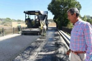 A punto de concluir la obra de acerado de conexión entre la barriada de Los Pastores y Los Guijos