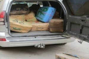 La Guardia Civil interviene 1.380 kilos de hachís en un alijo en la playa de La Atunara