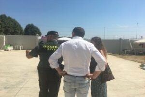 Diputados de Podemos denuncian la desatención de las necesidades básicas de los inmigrantes