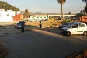 Los trabajos de limpieza y desbroce de la parcela del garaje Carteya concluirán mañana