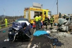 Una fallecida y tres heridos en una colisión frontal entre dos vehículos en el kilómetro 59 de la N-340