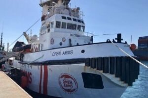 El Open Arms colaborará con Salvamento Marítimo en el rescate de inmigrantes en el Estrecho