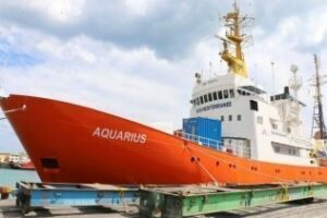 Gibraltar asegura que retirarle el pabellón al barco Aquarius fue una decisión apolítica