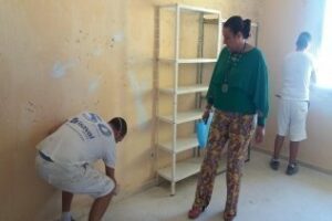 Laura Ruiz visita el colegio Mediterráneo para conocer el avance de las obras de rehabilitación