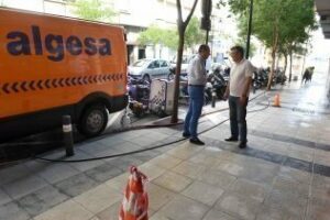 ALGESA lleva a cabo una campaña de limpieza sobre el acerado en distintas zonas de la ciudad