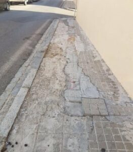 La AVV Manuel de Falla denuncia el estado de abandono del acerrado en zonas de la barriada