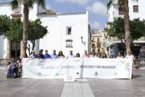 La Plaza Alta acoge la concentración mensual contra la violencia de género de Victoria Kent