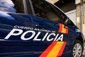 Detienen a dos personas por el robo con violencia de una furgoneta tras hacerse pasar por agentes