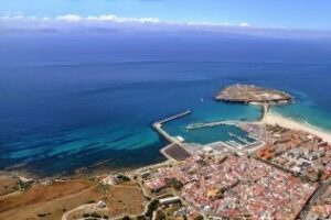 Tarifa lidera la ocupación hotelera en la provincia de Cádiz durante agosto con un 98,37%